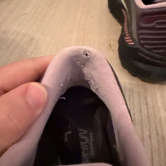 Brooks Adrenaline GTS 22 Women’s Running Shoes Gray Pink Size 8 B Medium Support - Picture 5 of 12